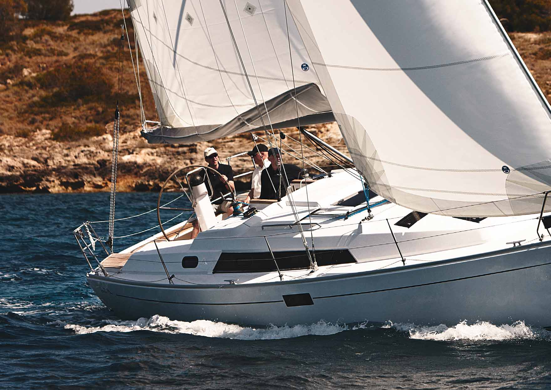 Hanse 350 set oppefra med cockpit og dæk